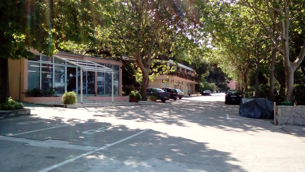Tourist Settlement Brzet Hotel Omis Exterior photo